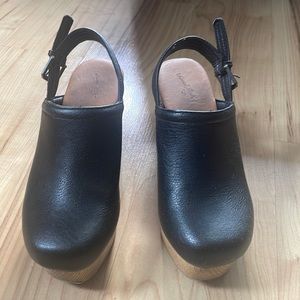 Universal threads sling back clogs